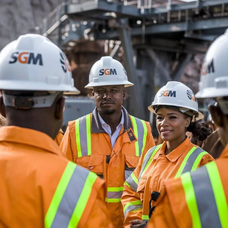 Équipe SGM en tenue HSE sur un site minier
